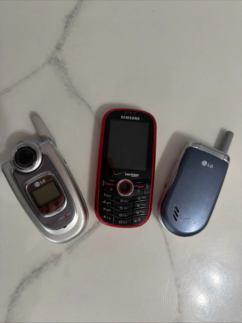 Samsung Red and Black Verizon Basic Phone - Classic Candybar